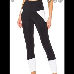 NWT Onzie Athletic Midi in Black and White size SM